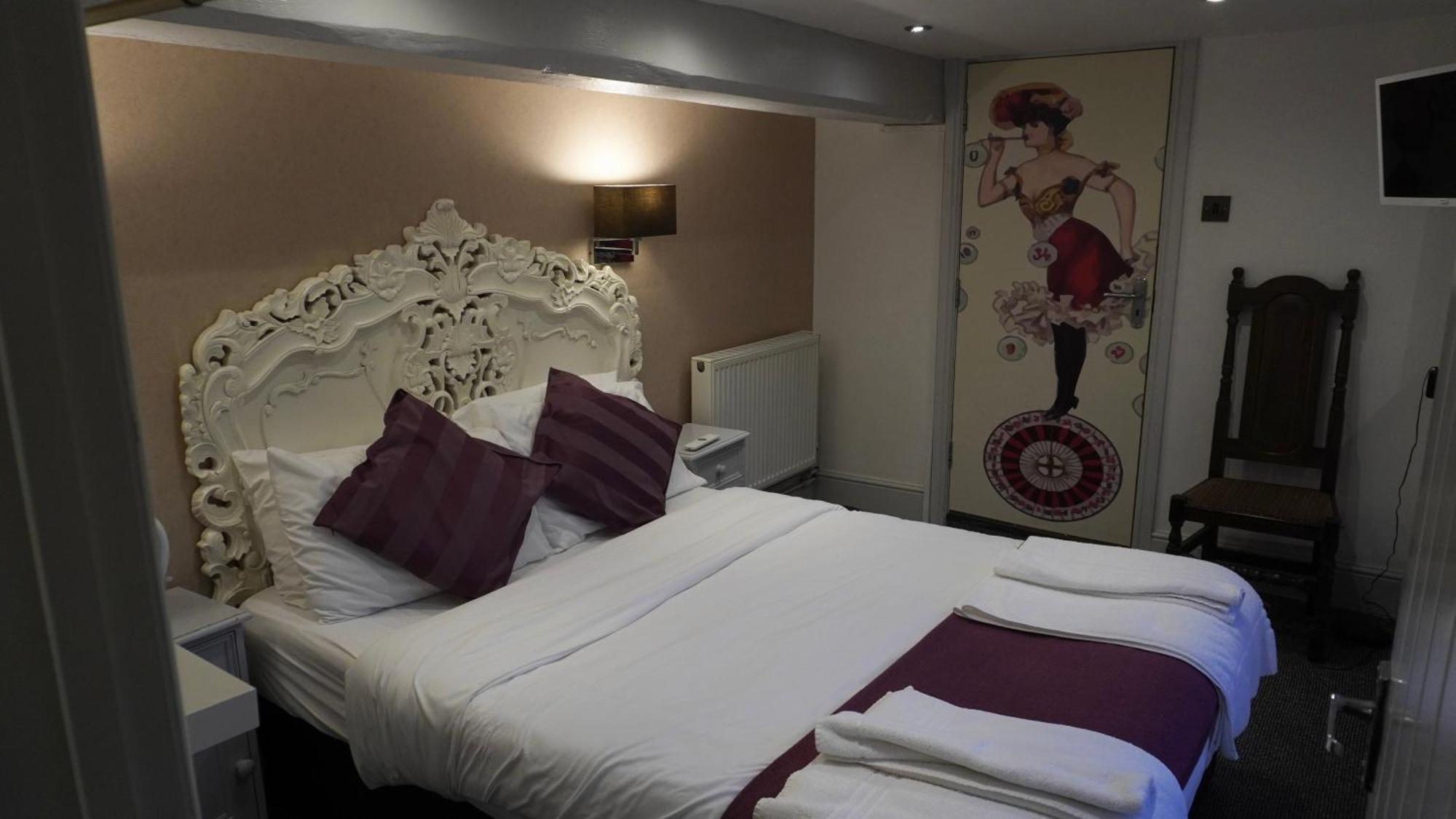 The Bell Shifnal Hotel Buitenkant foto