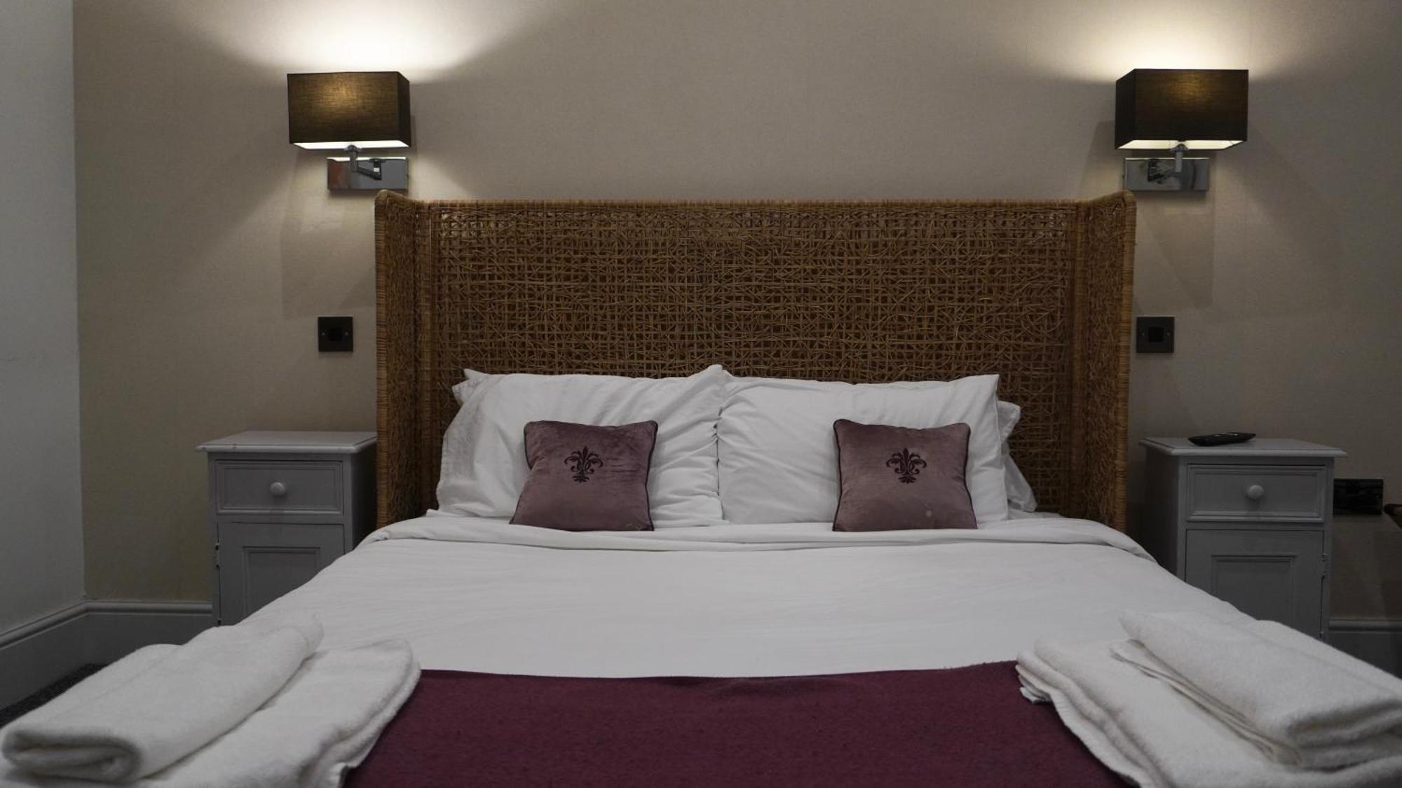 The Bell Shifnal Hotel Buitenkant foto