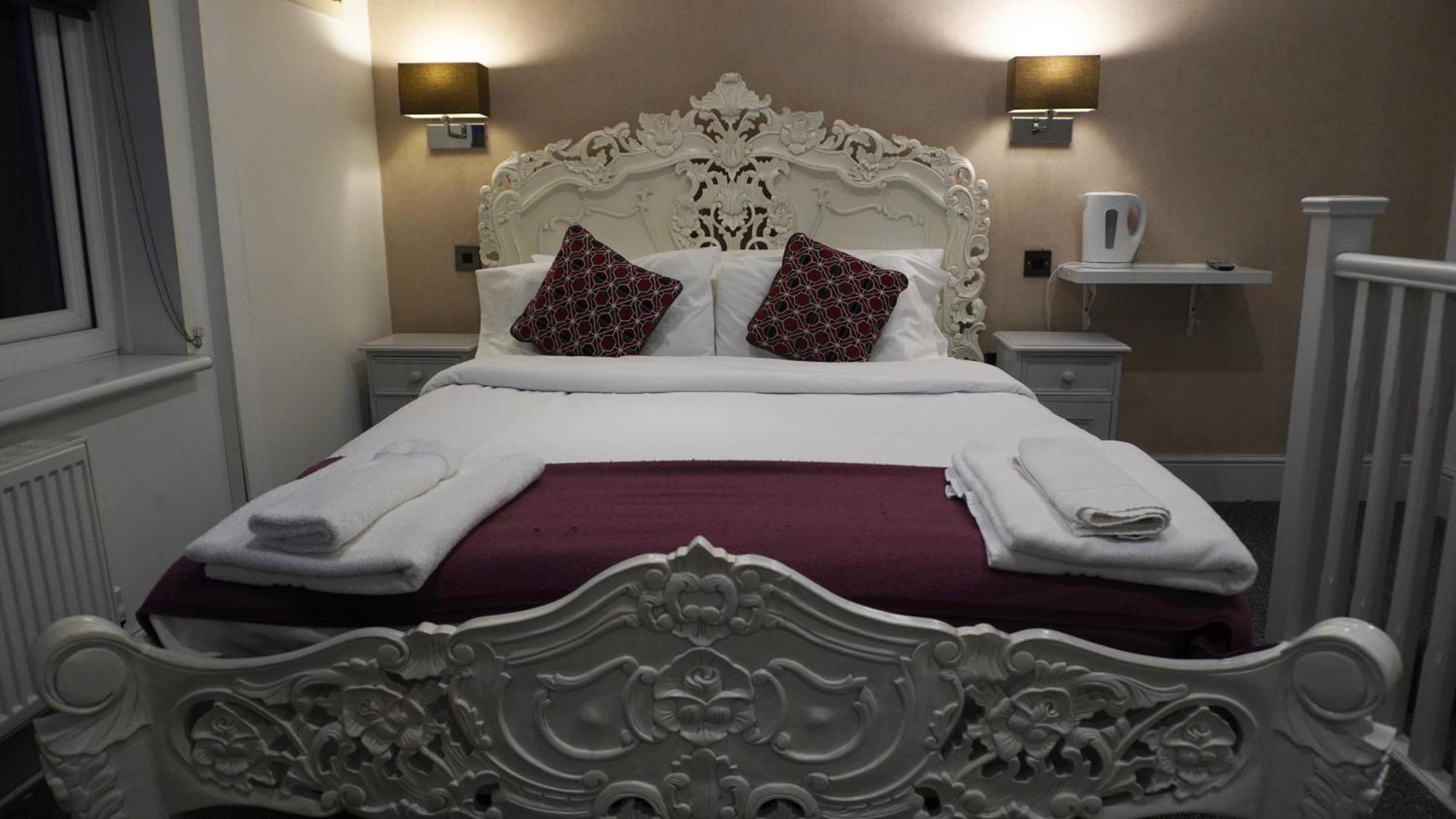 The Bell Shifnal Hotel Buitenkant foto